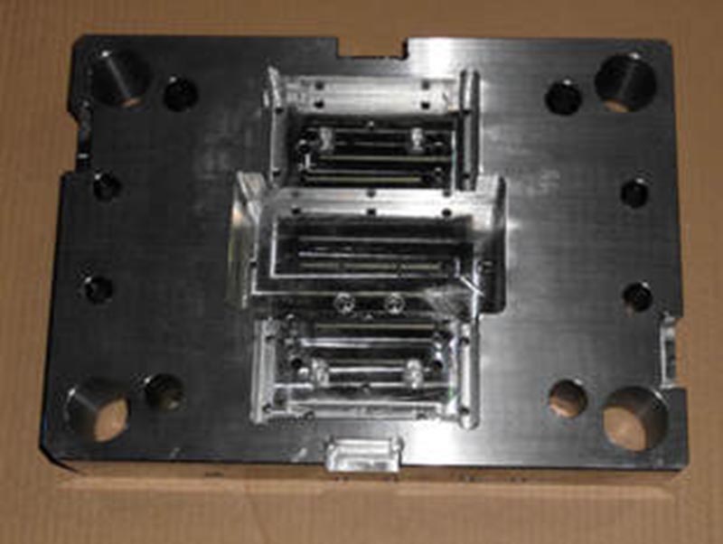 刚察精密塑料模-06